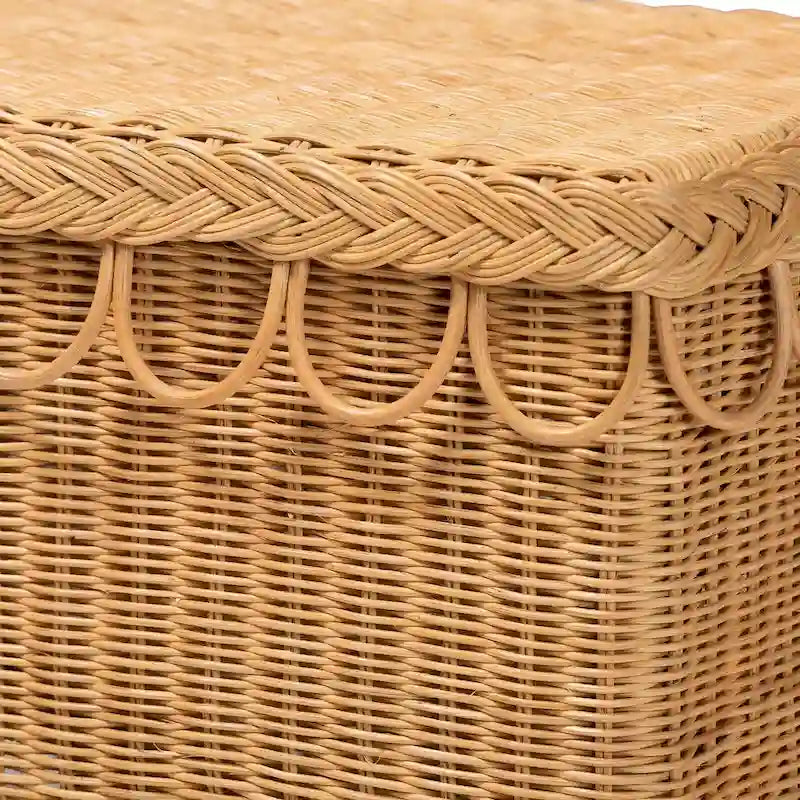 Banc d'appoint Bohème en rotin couleur miel clair avec bord festonné