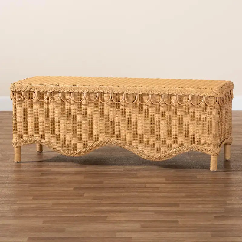 Banc d'appoint Bohème en rotin couleur miel clair avec bord festonné