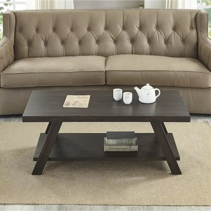 Table basse contemporaine en bois répliqué avec étagère