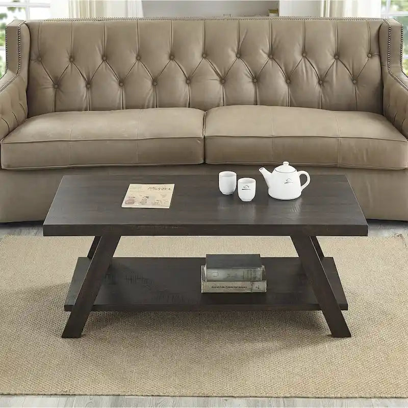 Table basse contemporaine en bois répliqué avec étagère