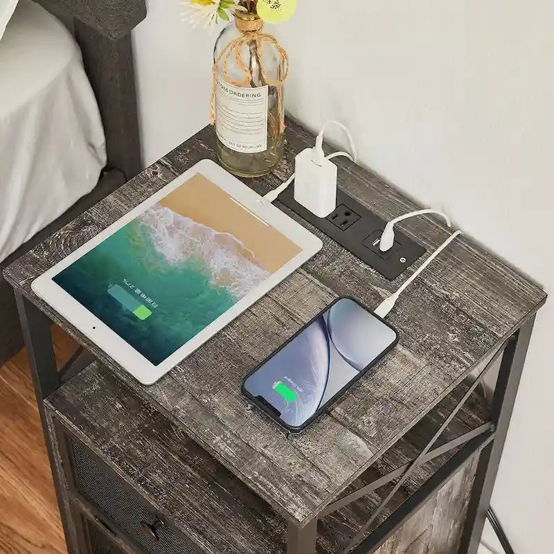 Table de chevet avec station de charge et 2 tiroirs basculants, 2 ports USB et 2 prises de courant